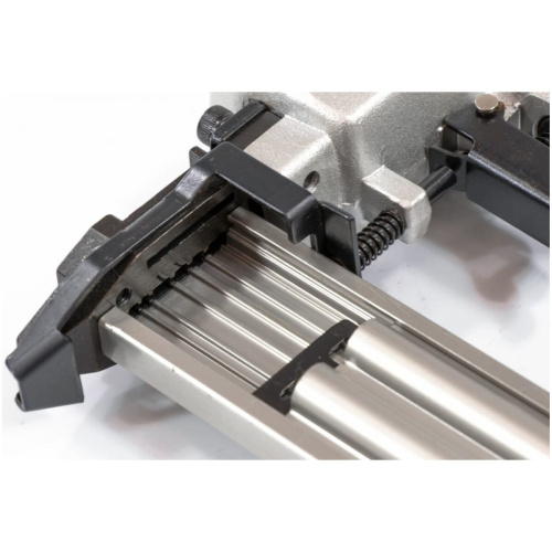 Степлер пневматический MATRIX 57405 для гвоздей от 10 до 32мм